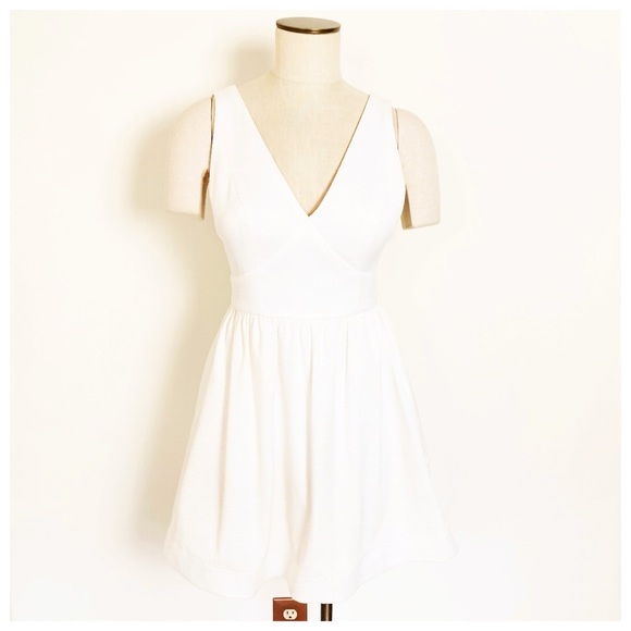 Minuet V-Neck Sleeveless A-Line Dress White Small - Picture 2 of 8